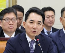 백선엽 장군 둘러싸고 정무위 보훈 국감서 '이념공방전'