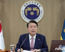 尹대통령 지지율 34%, 5개월 만에 최저…민주당 51%