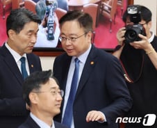 복지부, 의대 정원 확대 규모 논의… 조규홍 장관 "더 미룰 수 없다"