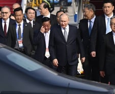 "이스라엘, 전쟁 멈추고 평화적 해결해야"…'적반하장' 푸틴 속내는?