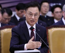 1조 SRT 입찰 비리 SR 간부 입건…이종국 대표 국감서 사과(종합)