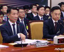 '치마 속 찰칵' 열차 몰카 범죄 2700건…코레일·SR 적발 '0'건 왜?