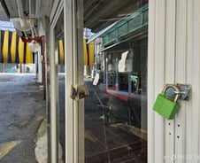 "아파트 지어야 하는데" vs "집·직장 잃어"…성매매 집결지 '한숨'[르포]