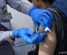 추워진 날씨, 독감주사 아직 안 맞았다면…"11월까진 접종해야"
