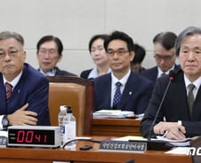 "의대정원 확대 필요...필수 분야 의사 늘어날지는 글쎄"