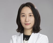 거울 보고 '이렇게'…초기 증상 없는 유방암, 조기에 발견하려면