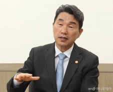 [단독]이주호 부총리 "증원된 의대생 일부 자율전공으로 선발"