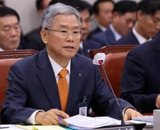 "전기료 못 올려 부실" vs "자구노력 부족"...한전 놓고 공방