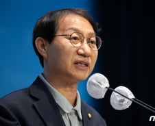 "못 올리면 비극" VS "100만명 올려봤자"···김영란법 두고 '공방'