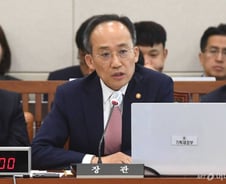 "부자감세 때문" vs "경제 어려워 덜 걷힌 것"…세수부족 공방