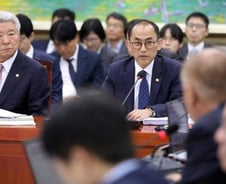 "AI에 개인정보 활용, 동의 안 하면 네이버 가입 못해...이게 맞나"