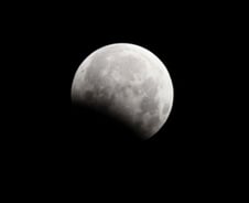 지구 그림자에 쏙 숨은 '달'…이번달 29일 '부분월식'[우주다방]