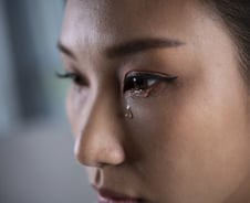 찬바람 불자 눈물 '주르륵'…이럴 때도 '인공눈물' 넣는다?