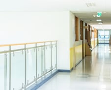 [단독]학교서 선생님 발로 차고 엉덩이 때린 초등생... 경찰 수사중