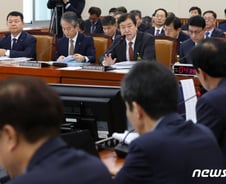 "녹조가 가득 찼는데, 2천만원 갖고 되나"...여야, 물 관리 질타