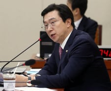 與 강민국, 윤종규 KB금융 회장 국감 불출석에 "고발 의결해달라"