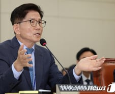 野 "김문수, 北 지도자급 사상" 퇴장 압박 vs 金 "끝장토론하자"