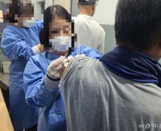 찬바람 불자 "주사 맞으세요"…이들 설득에 노숙인들 팔 걷었다[르포]