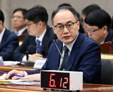 "검사들이 떠나는 이유, 한번 생각해보십쇼"