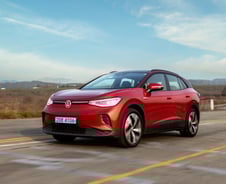 전기차 맞아?…'폭스바겐 간판' 부드러운 주행, 가성비도 갖췄네[시승기]