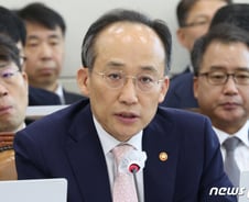 野 "소상공인 부채, 탕감해야"…정부 "또 다른 문제 야기"