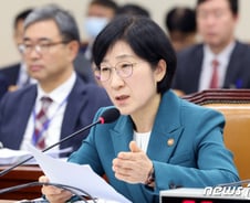 野 "환경부, 후쿠시마 오염수 방류 옹호"…한화진 "모니터링 지속할 것"