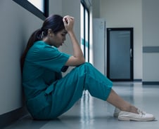 "월급 300만원 주면서 천만원짜리 일"…사표 던지는 간호사들