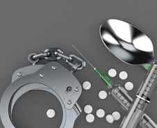 [단독]쓰러진 강남 주점 접객원…손님과 '파티용 알약' 나눠 먹었다