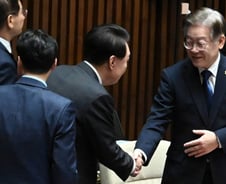 [기자수첩] '헌정 사상 최초'라는 오명