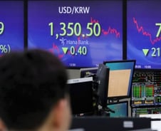 2차전지에 발등 찍힌 코스피, 9개월래 최저…바닥 안보인다