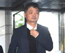 '흙수저 신화'였던 김범수, 고난의 길로… "기반없는 급속성장 허점 전형"