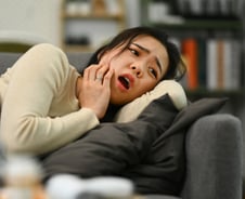 "스트레스 때문?"…입 열 때마다 '딱딱' 20대 많이 앓는 관절 질환
