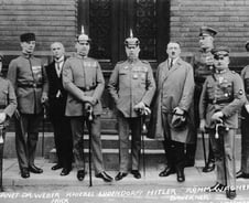 '고환 1개' 사실이었네... 히틀러 비밀 밝혀진 '맥주홀 폭동'[뉴스속오늘]