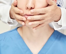 안면마비 환자에 침·뜸?…2달 만에 웃음 찾았다