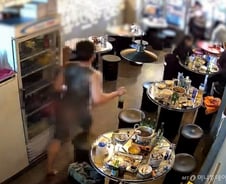 "으아악" 온몸 문신男 '알몸 난동'…"칼 버려" 제압에 단 3분 걸렸다