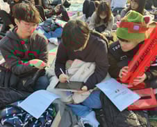 'T1 응원' 중국인 "왜냐고? 페이커잖아!"…승리 환호성, 광화문 흔들었다[르포]