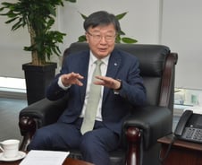 "서금원이 인프라 깔고 민간 금융사가 서민금융 늘려야"