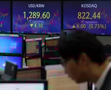 이차전지가 이끈 코스닥↑…기관 팔자, 코스피는 하락