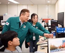 [단독]"정부망 유지·보수, 빨간 날 해라"…뿔난 외주업체들
