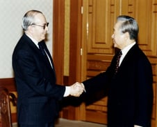 "경제 국치의 날"…IMF 총재 손에 들어간 구제금융 의향서[뉴스속오늘]