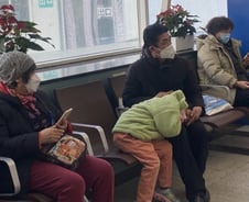 고열·기침 아이들 쏟아져 들어와…"폐렴 난리" 中 병원은 지금[르포]