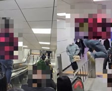 [더영상] "에스컬레이터 손잡이서 곡예" 수원역男…아이폰서 연기 '펄펄'