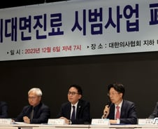 "비대면진료는 재난 이용한 돈벌이" 의사·약사·환자·시민단체 '반대'