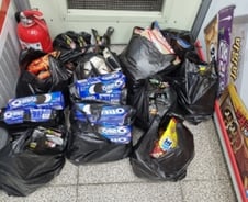 [단독]쇼핑하듯 26만원어치 과자 '슬쩍'…50대 노숙인 경찰에 덜미