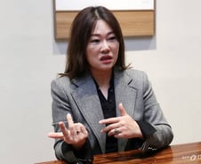 "타투가 어려우면 눈썹문신부터 합법화" 반영구화장사 단체장의 호소