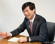 "과학대통령 돼달라"…尹에 세심한 충언, 막후 조력자 이우일