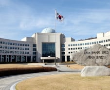 국정원 '간첩수사' 손 뗀다? 간첩 추적·정보분석은 여전히 가능