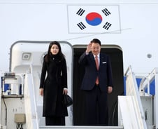 尹대통령 지지율, 36%로 소폭 하락…與 37%·민주 45%