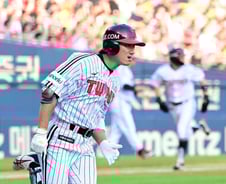 [단독] LG 신데렐라 우승 주역, 프로 10년 만에 생애 첫 '억대 연봉' 받는다