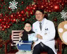 '얼굴 화상'에 은둔해온 키르기스스탄 소년, 한국서 미소 되찾은 사연은